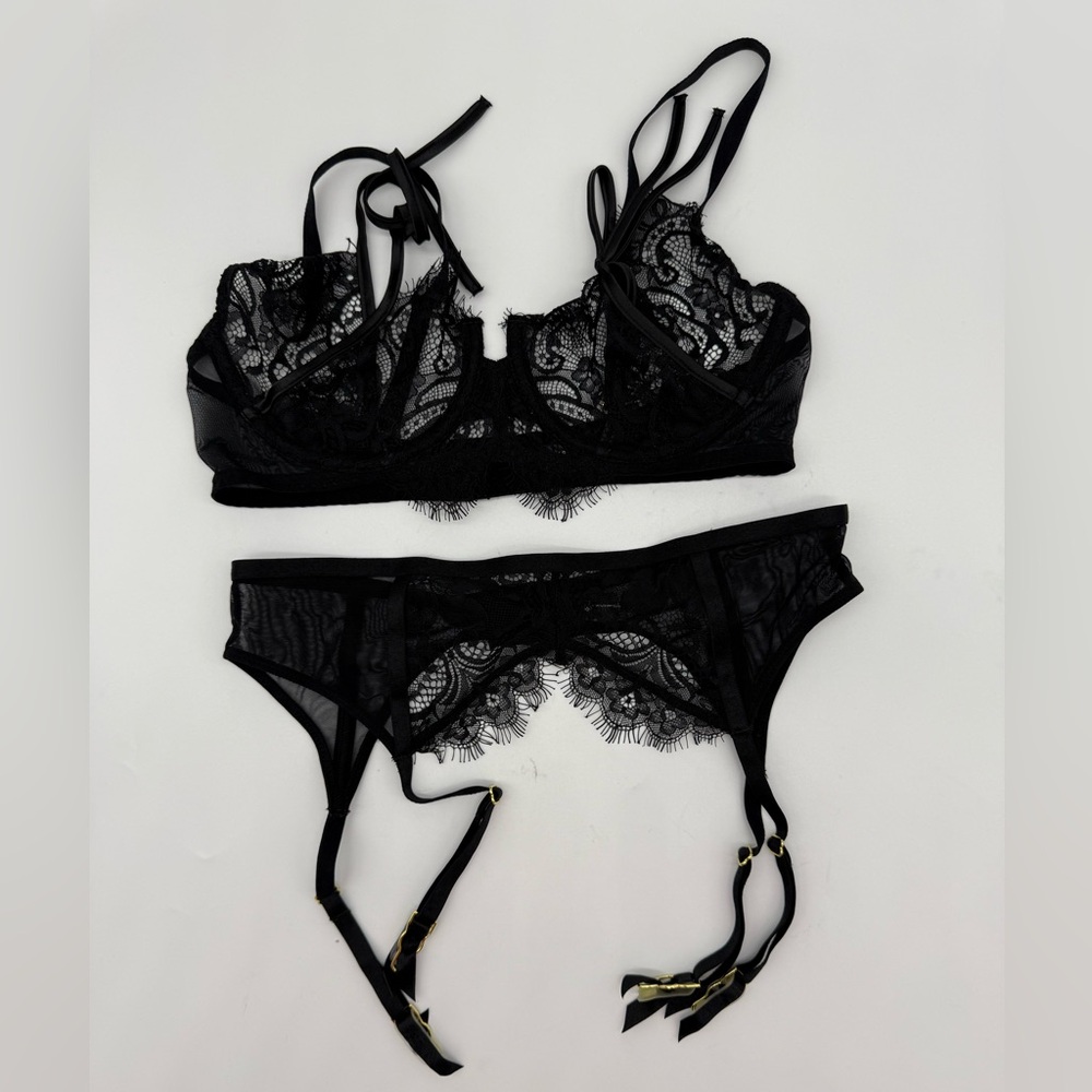 Mentionables Super Sexy Elegant Black Lace Lingerie Set